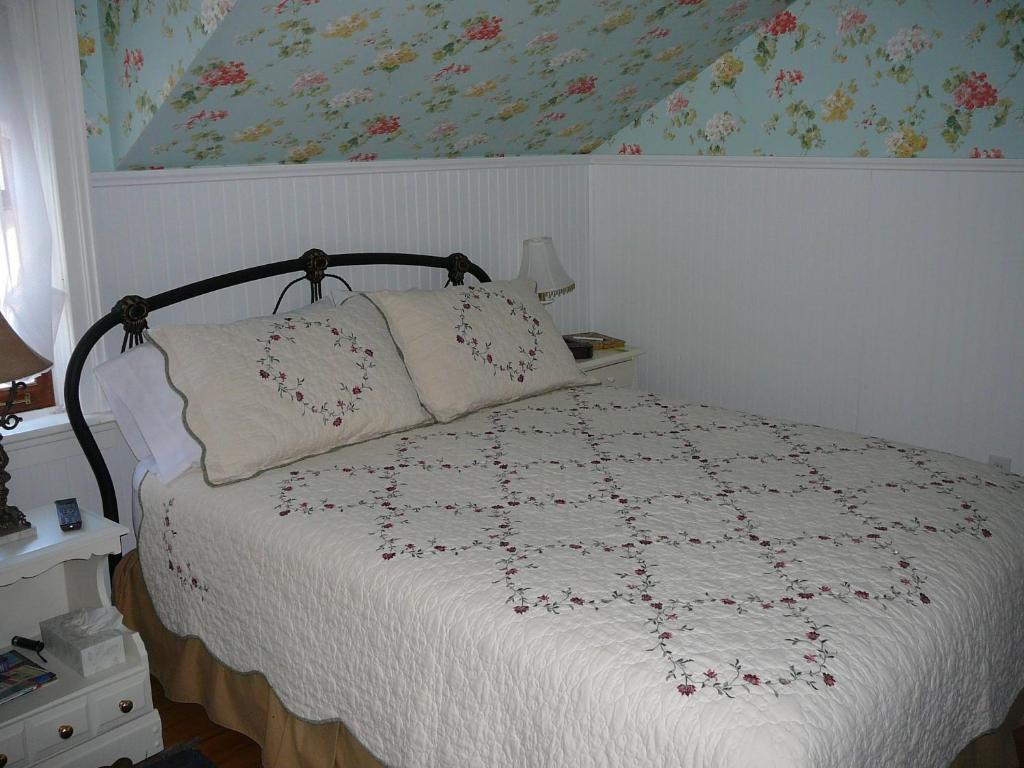 Gables Bed & Breakfast Stayner Номер фото
