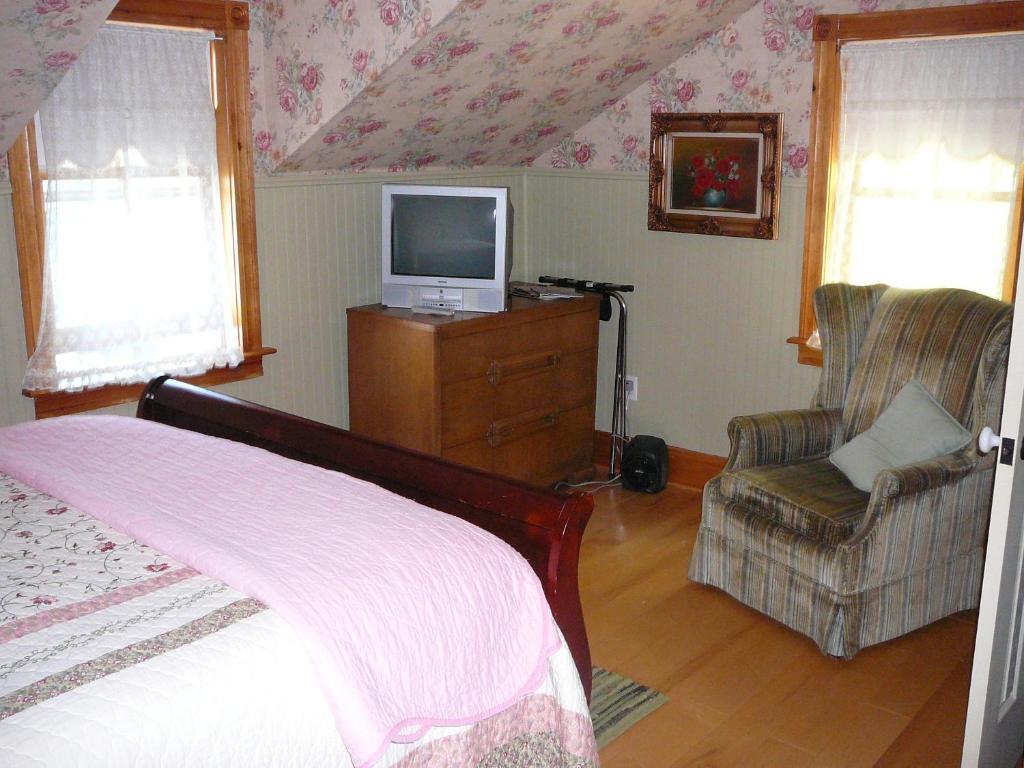 Gables Bed & Breakfast Stayner Номер фото