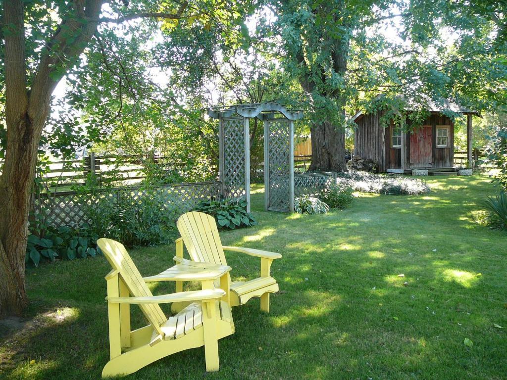 Gables Bed & Breakfast Stayner Экстерьер фото
