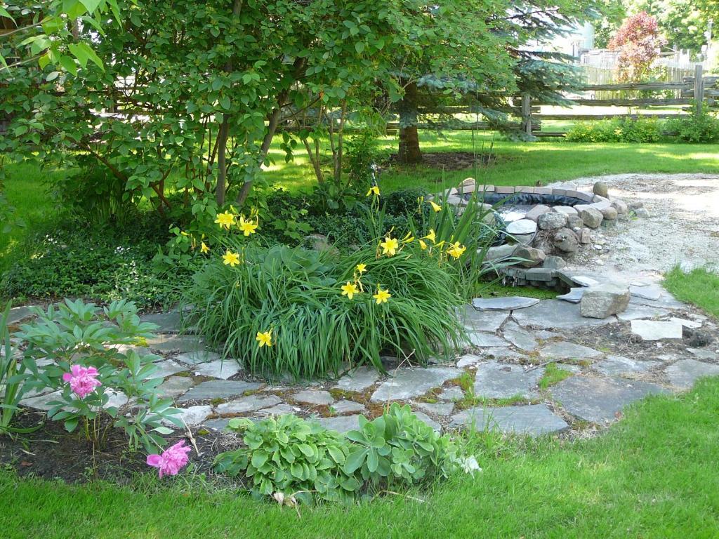 Gables Bed & Breakfast Stayner Экстерьер фото