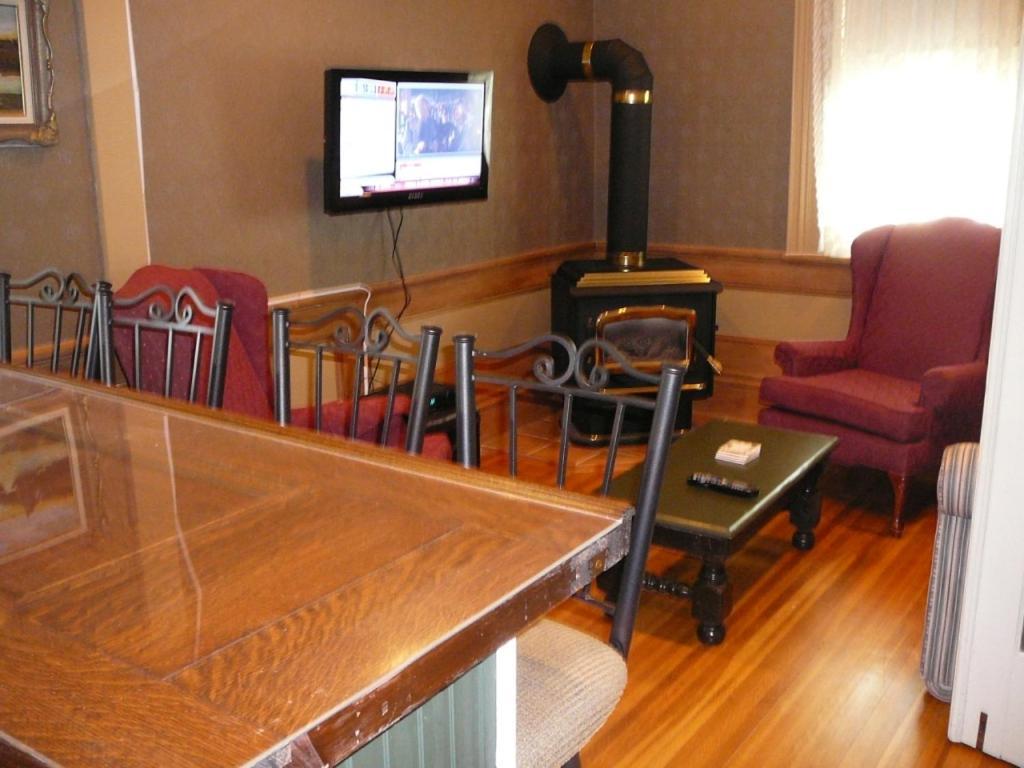 Gables Bed & Breakfast Stayner Экстерьер фото