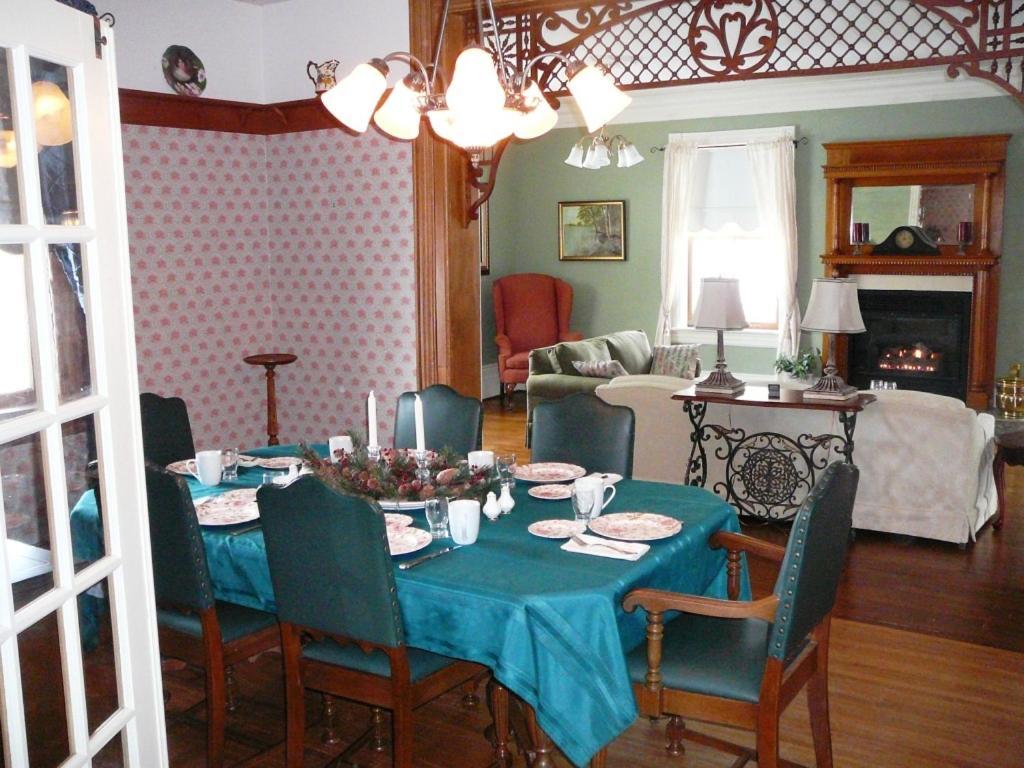 Gables Bed & Breakfast Stayner Экстерьер фото