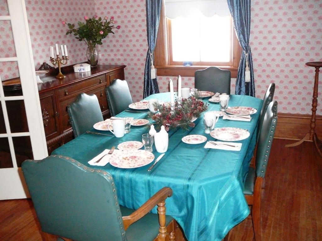 Gables Bed & Breakfast Stayner Экстерьер фото