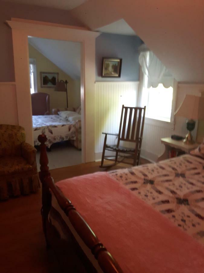 Gables Bed & Breakfast Stayner Экстерьер фото